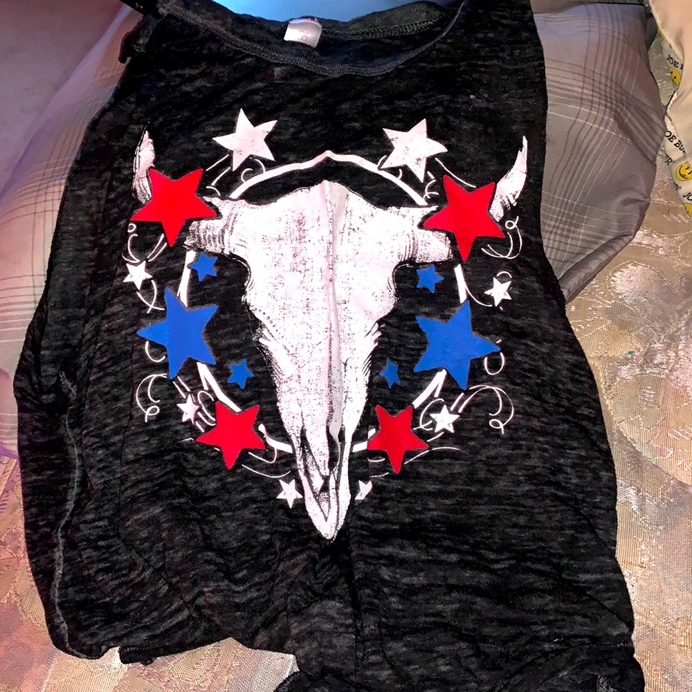 Half sleeve tank top shows belly. Is nice to wear in summer
